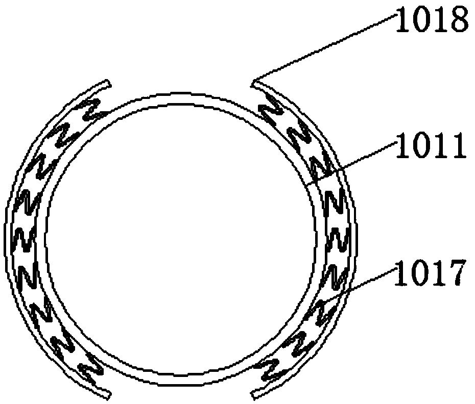 Liquid containing bottle used for unceasingly conducting spraying at multiple angles