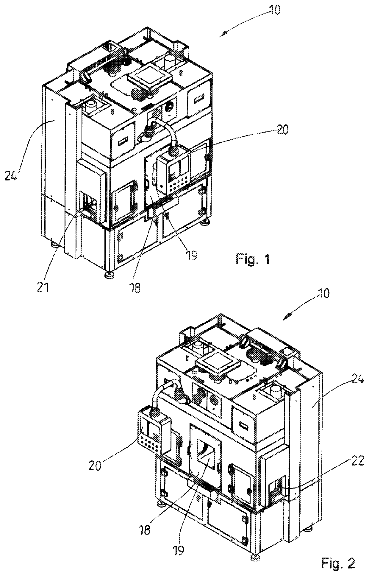 Method and apparatus for sterilizing an article by means of a pulsed light source