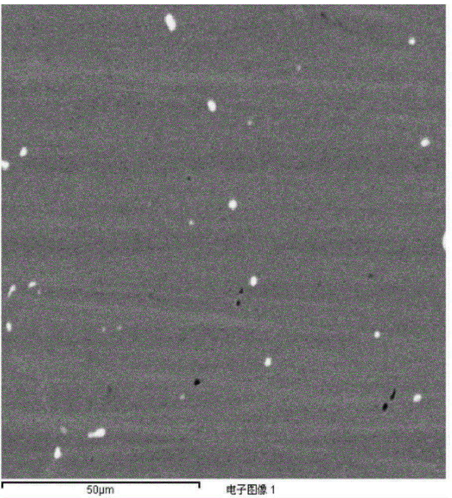 Giant magnetostriction material doped with trace non-solid-solution large atoms to cause distortion enhancement and preparation method