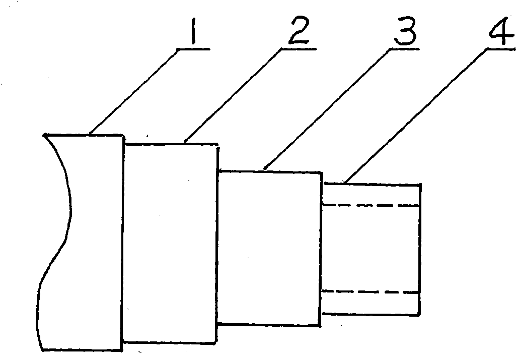 Novel heat concentrating and energy saving device of plastic extruding machine