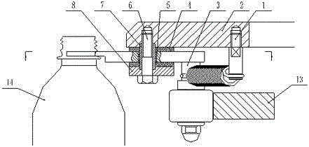 Plastic bottle conveying clamping finger mechanism and operating method thereof