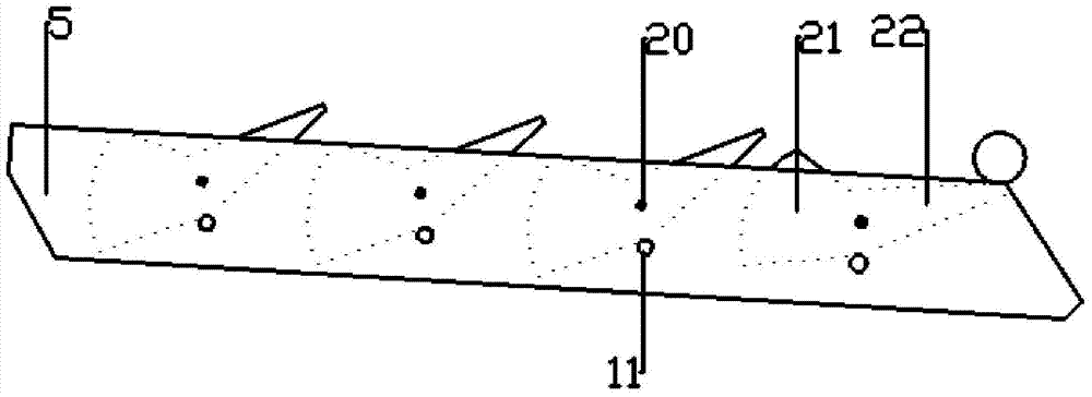 Feeding and discharging device of pipe straightener