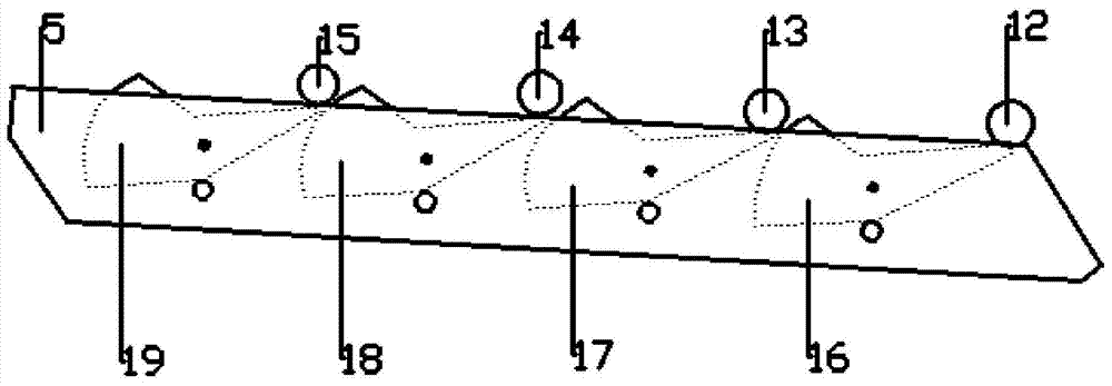 Feeding and discharging device of pipe straightener