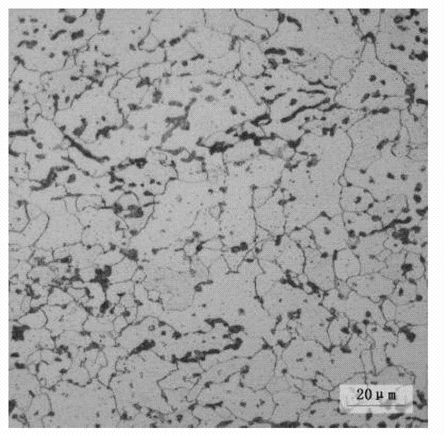 Production method of wide and heavy steel plate with excellent ultra-low-temperature toughness used for offshore wind power