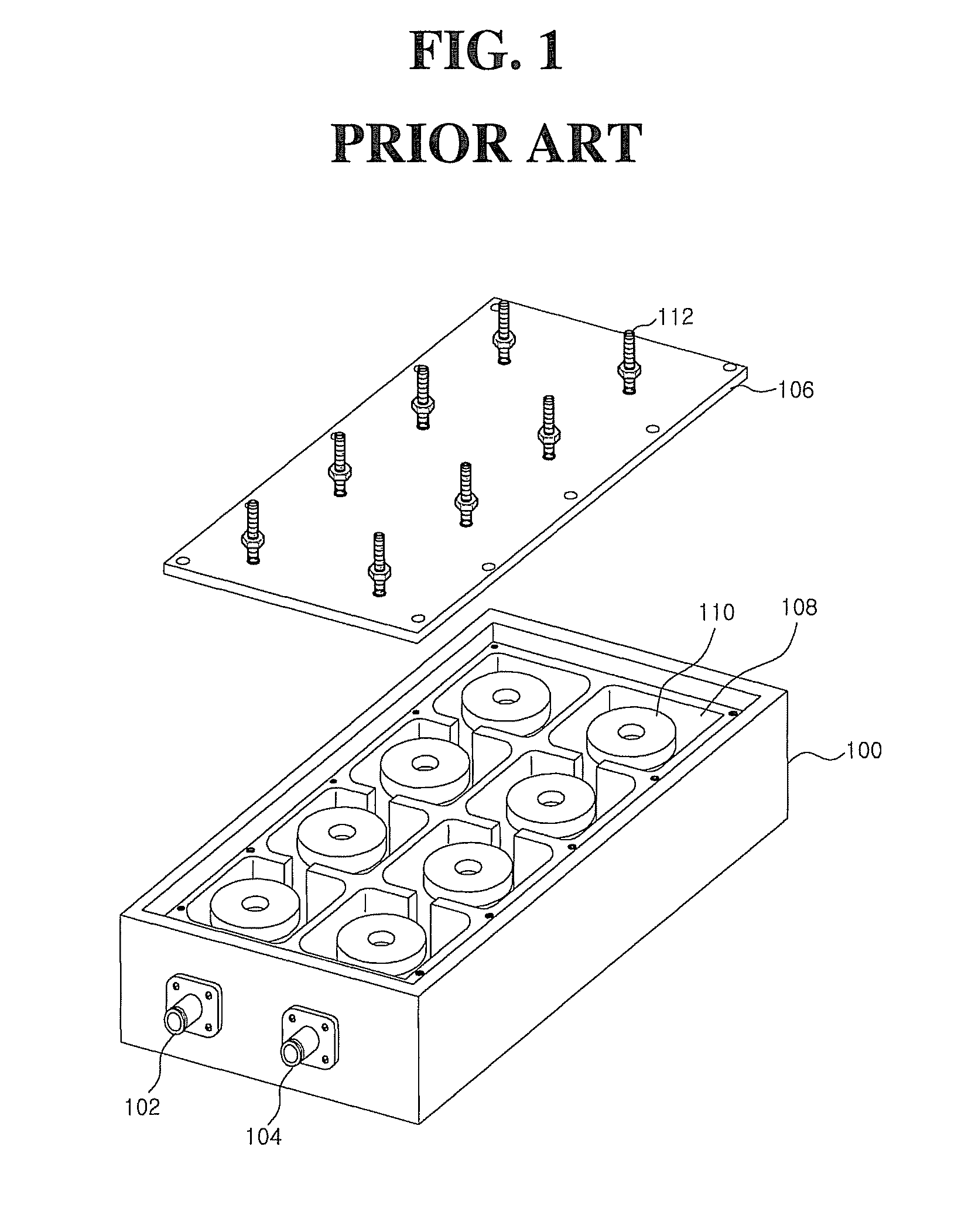 Tuning bolt ground connection structure and RF cavity filter including same