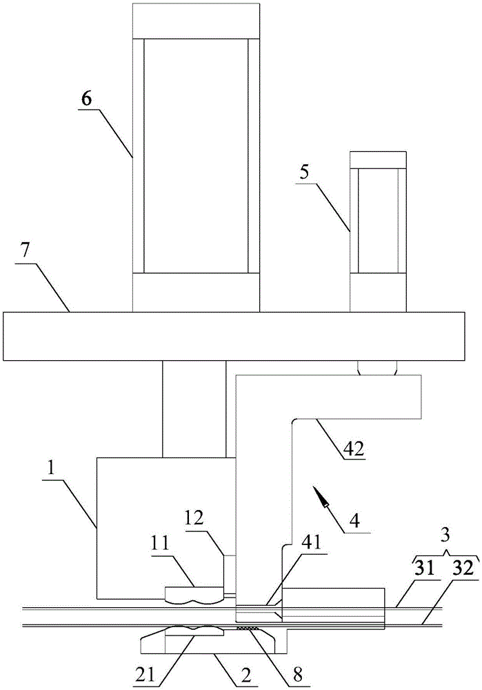 Steel strip packer with steel belt stagger cutting function and steel belt packing method