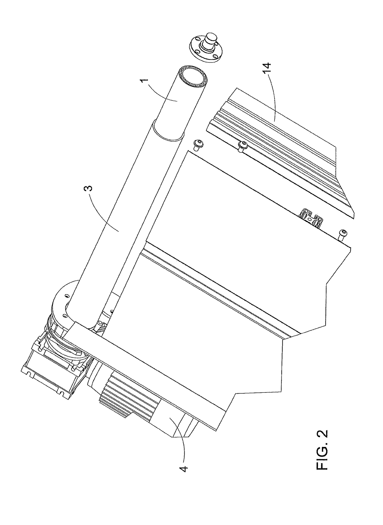 Motorised roller for belt conveyor having high friction in respect of the belt