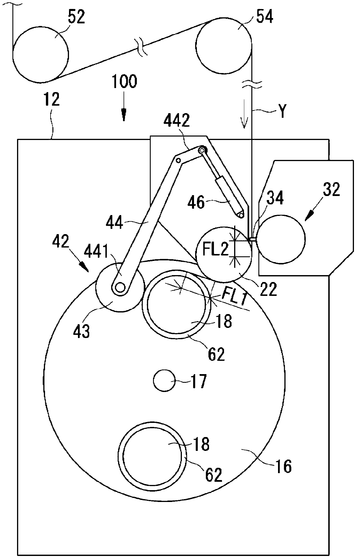 Spun yarn winding device and spun yarn winding facility