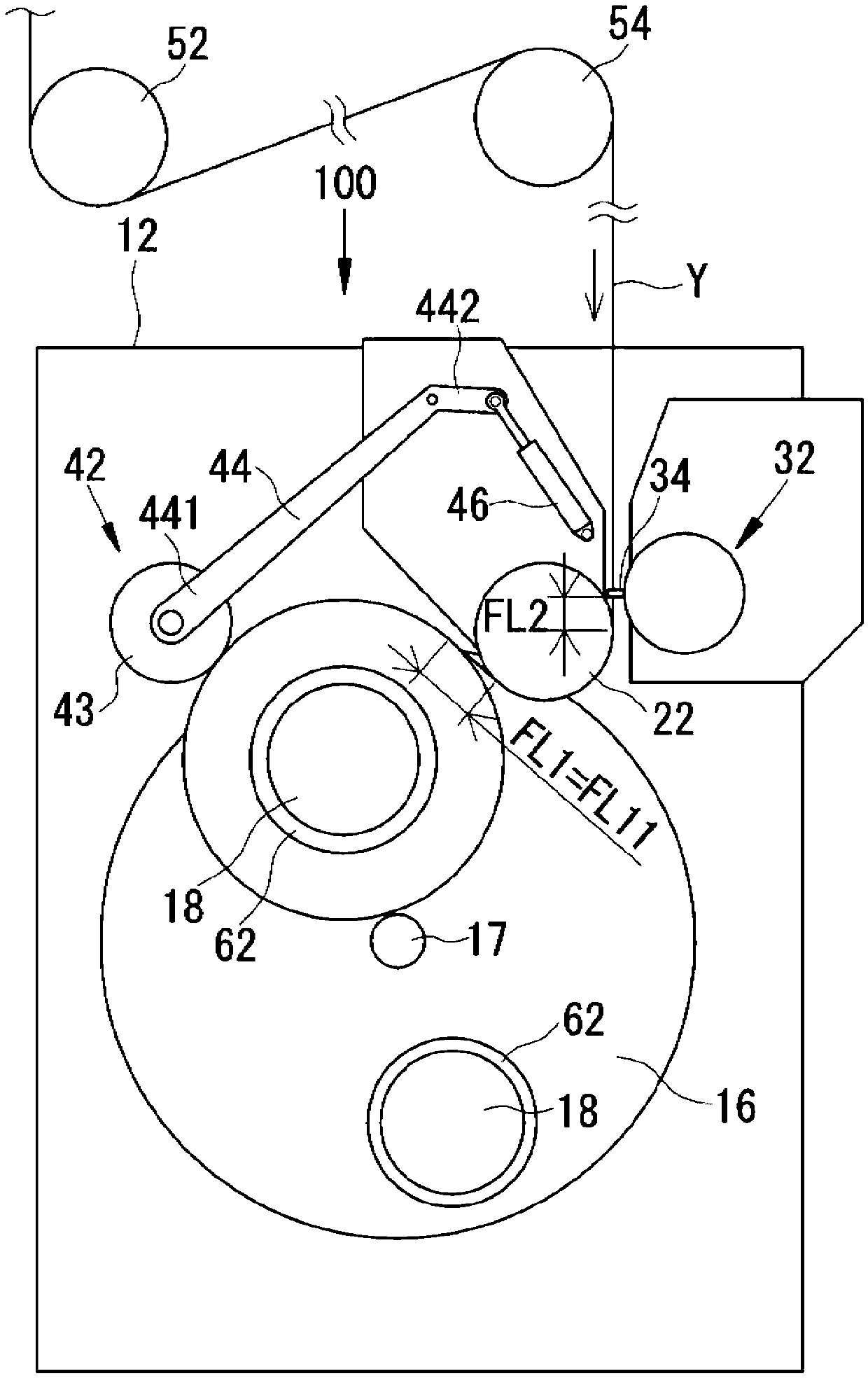 Spun yarn winding device and spun yarn winding facility