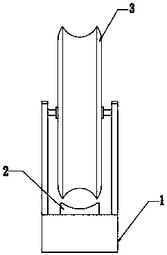 Thorn and pin finding device for rounding bamboo pieces to form dustpan