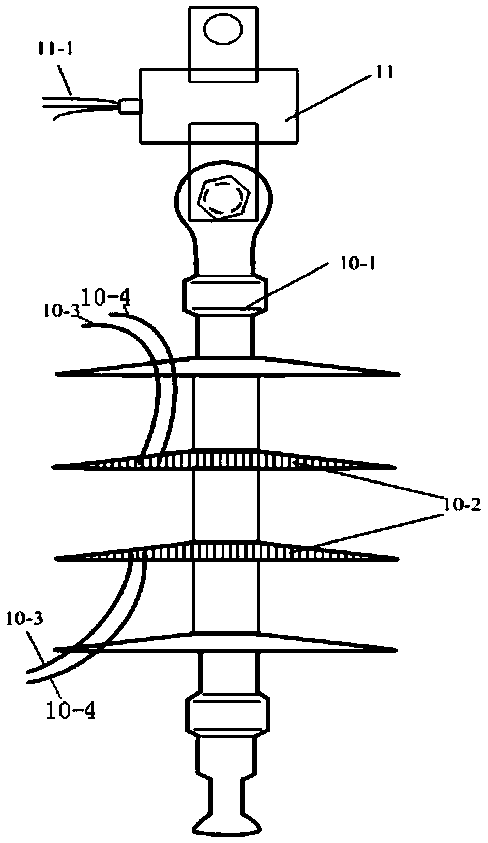 Composite insulator icing growth monitoring system based on capacitance effect