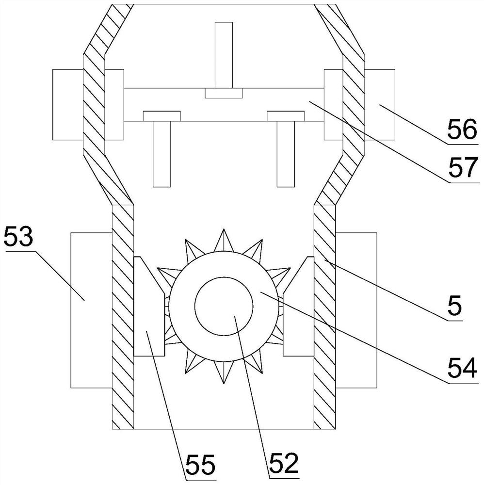 Raw material recycling and crushing device for bobbin paper production