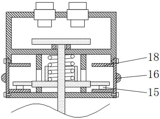 High-capacity relay with auxiliary contact isolation mechanism