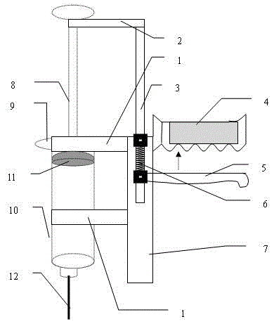 Syringe gripper capable of preventing contamination of medicine dispensing