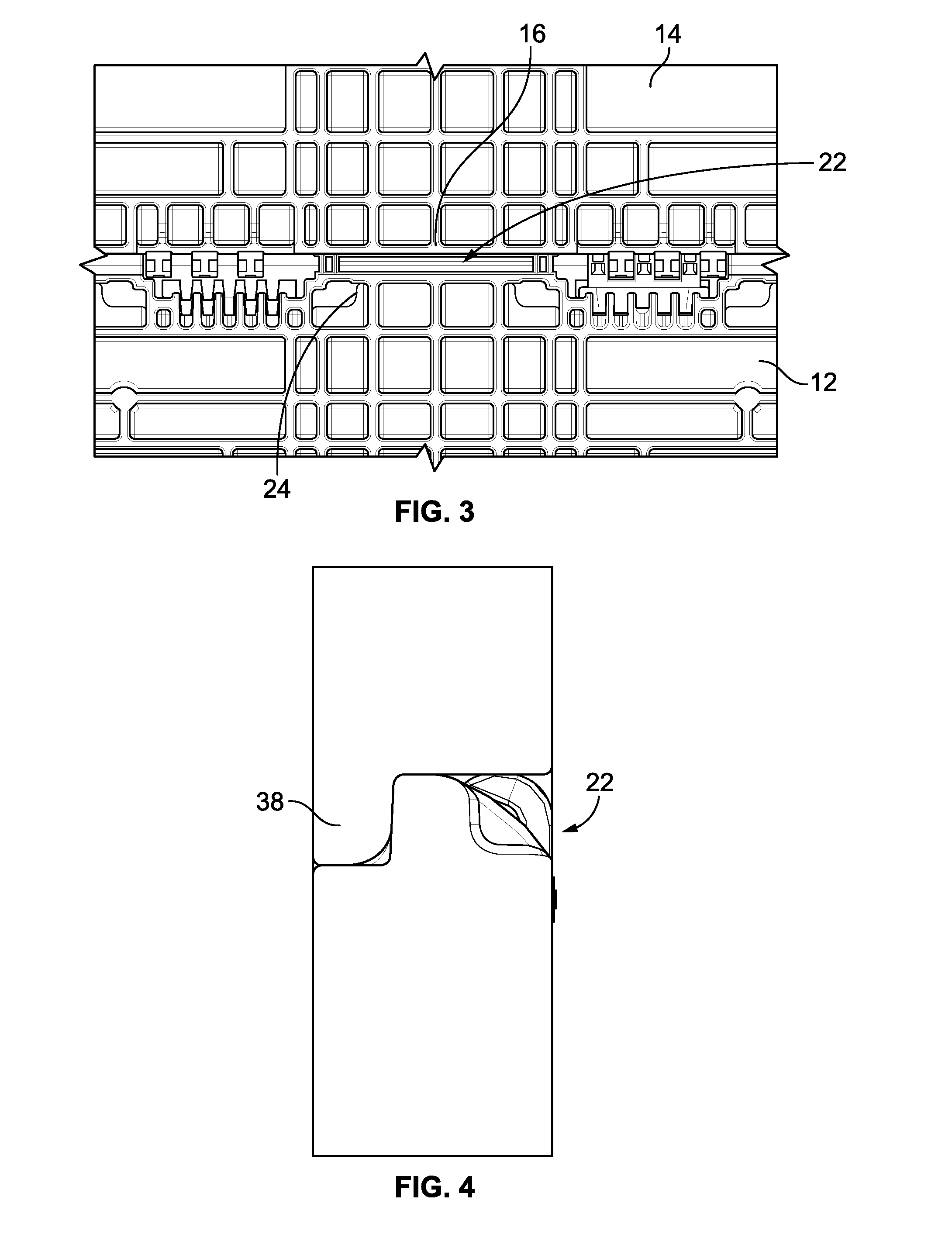 Bulk Container with Center Support Between Drop Door and Side Wall