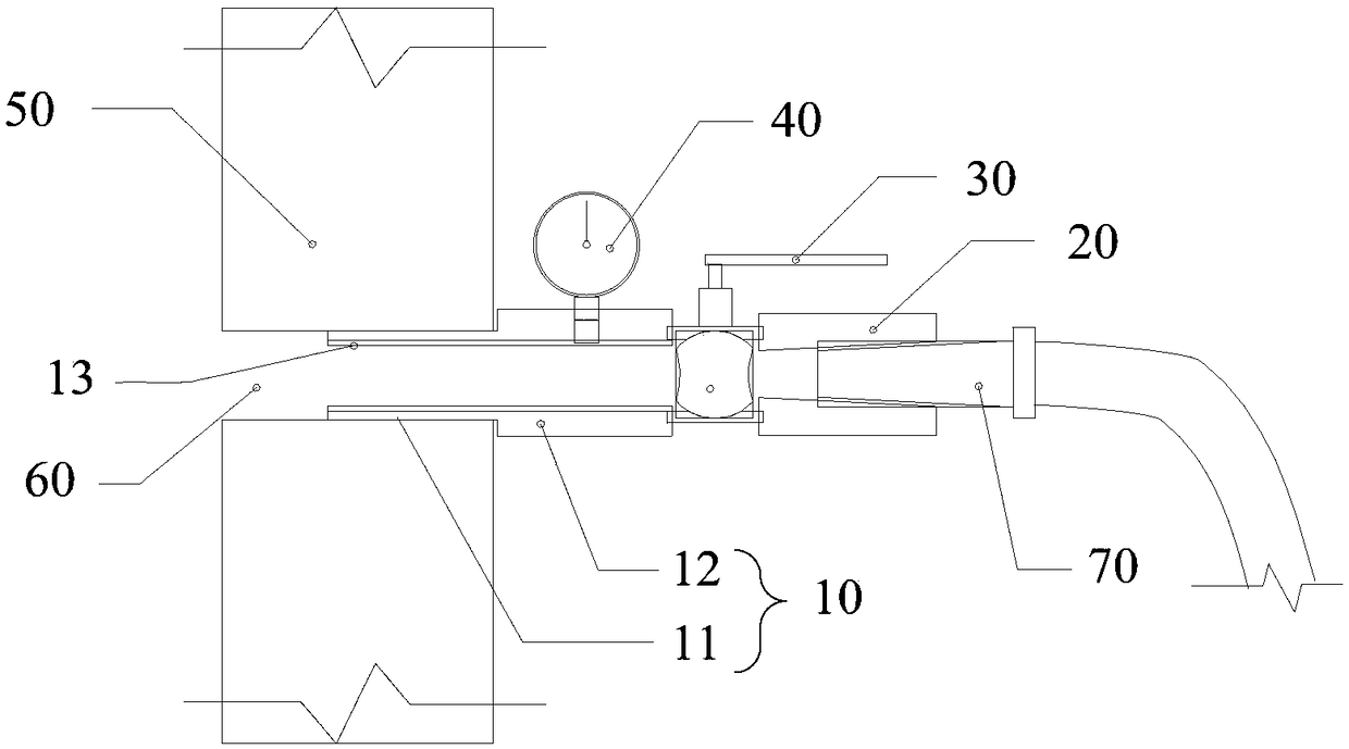 Grout leakage detection device and method for grout sleeve