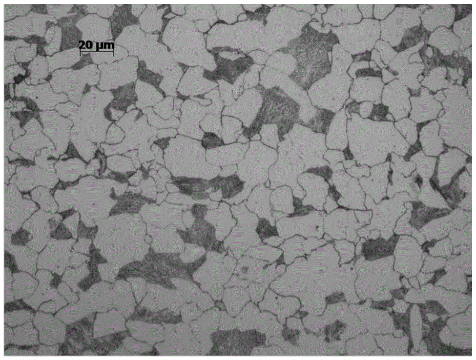 A production method for improving steel plate resistance to hydrogen-induced cracking