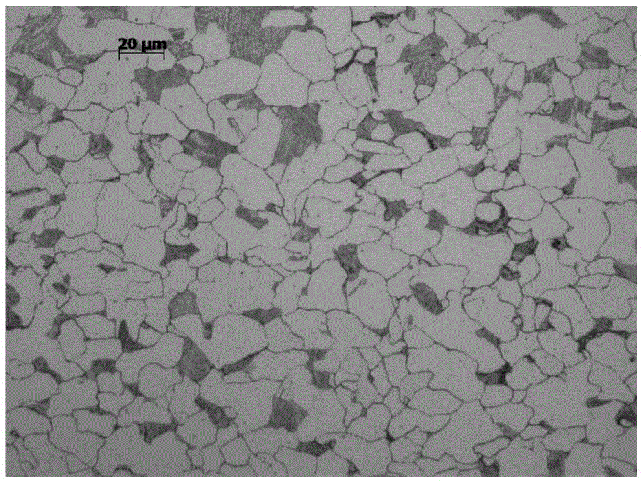 A production method for improving steel plate resistance to hydrogen-induced cracking