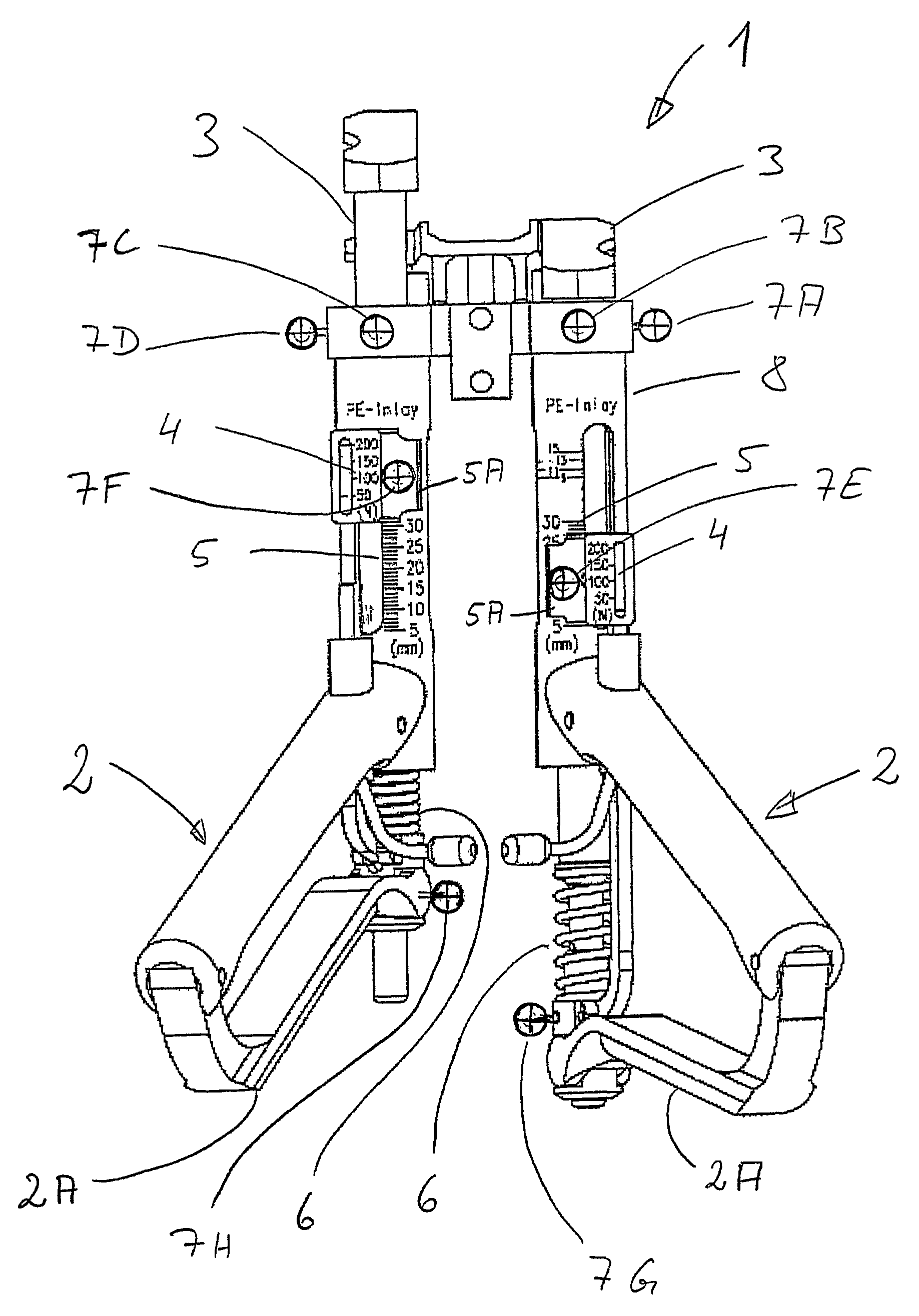 Device and method for ascertaining the force-displacement characteristic curve of one or more ligaments