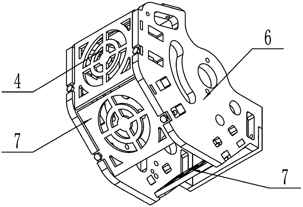 Serrated knife assisted cherry picking device with easy-to-adjust comb structure and picking method thereof