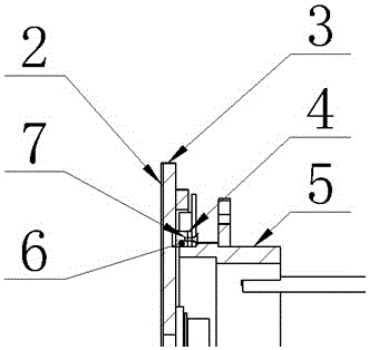 Sealing device of recoil roller chip removal device