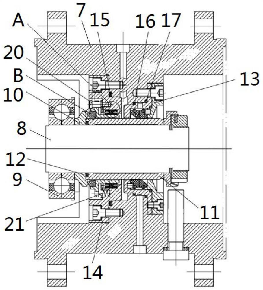 Energy storage sealing structure and dynamic sealing device for high-pressure medium easy to vaporize