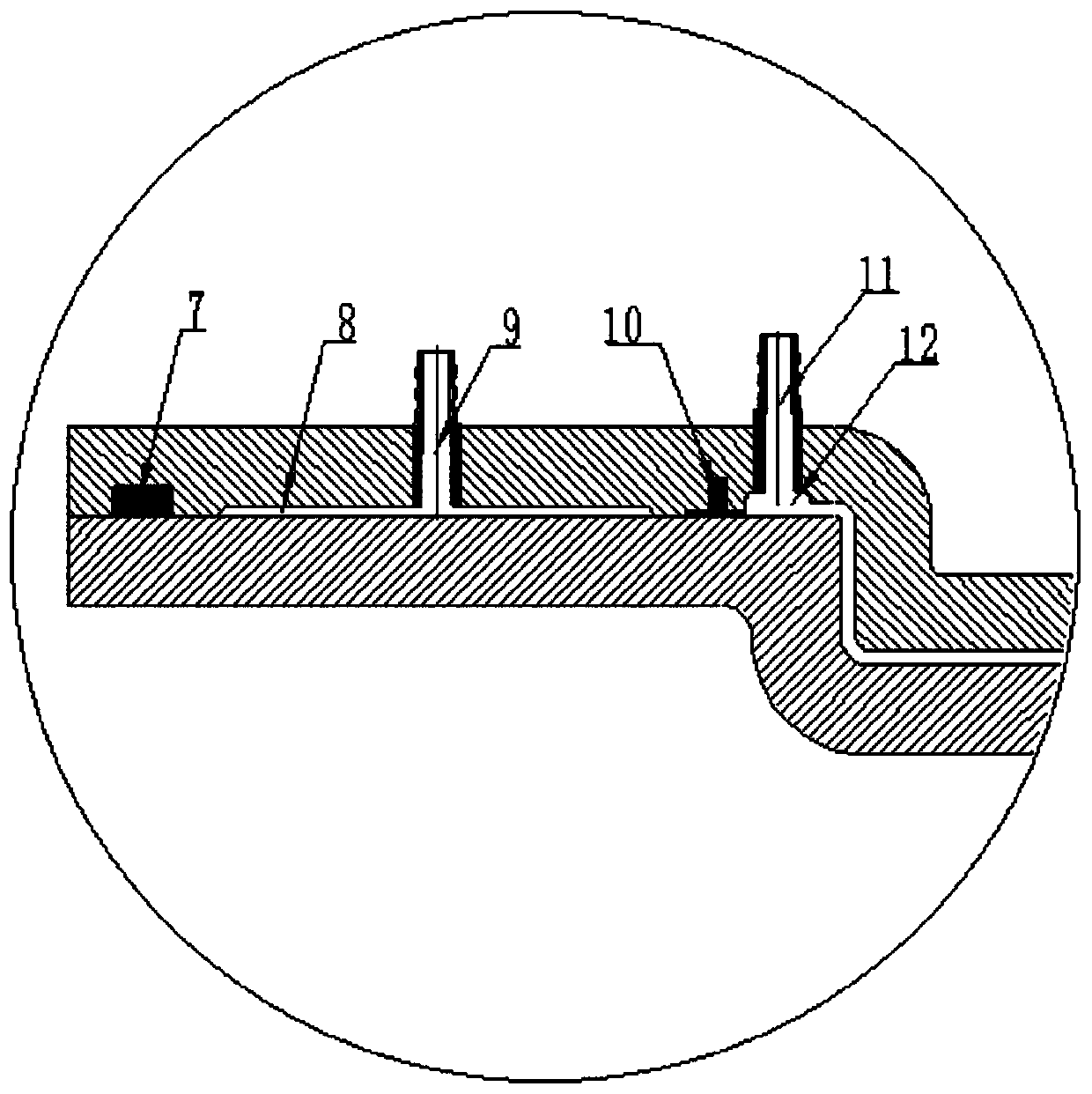 LRTM die and manufacturing method thereof