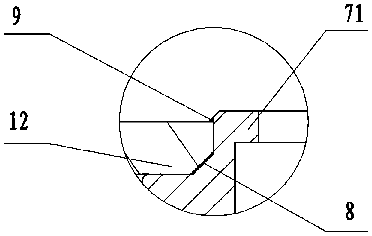 Scroll compressor with sealing assembly with silencing structure and fixedly connected with diaphragm plate