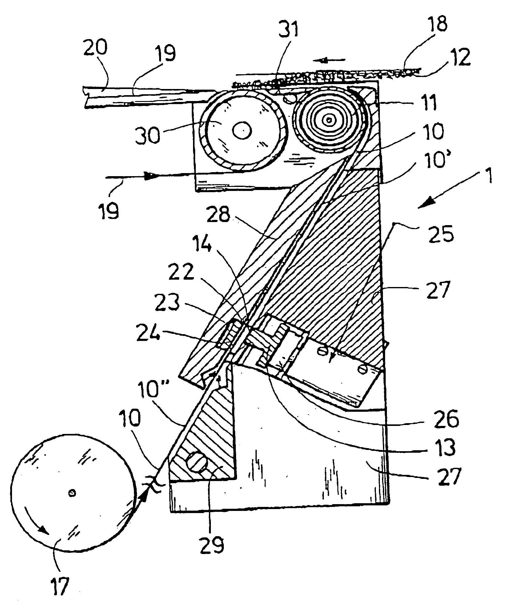 Process and device for conveying a wrapper strip in a machine of the tobacco processing industry