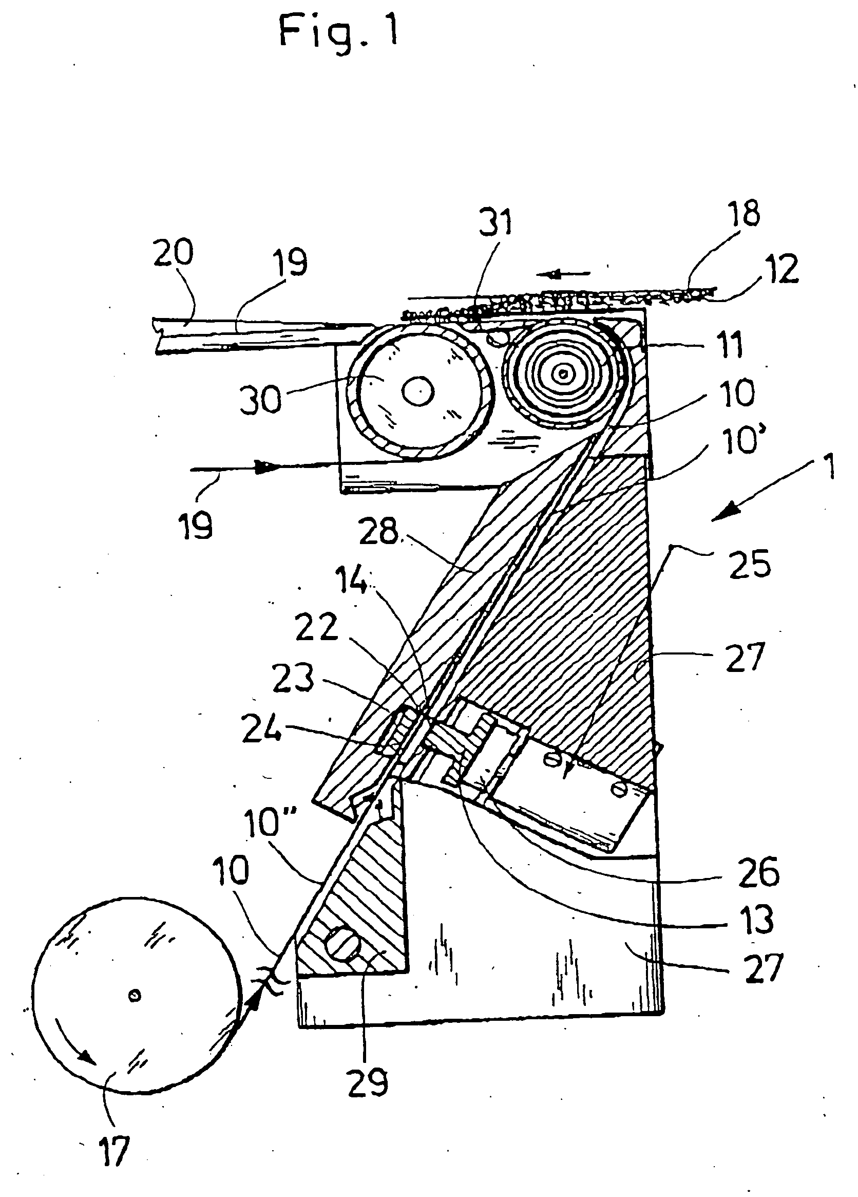 Process and device for conveying a wrapper strip in a machine of the tobacco processing industry