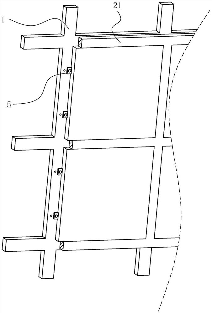 An aluminum veneer curtain wall that is easy to install