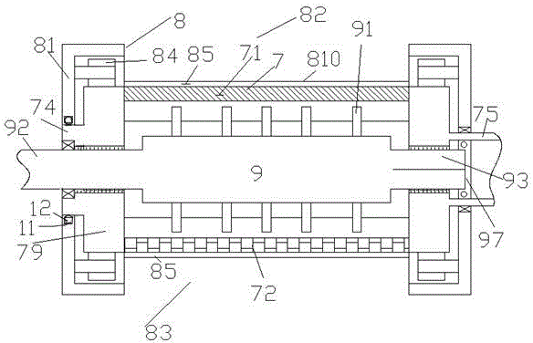 Material crushing device with balls and rollers and use method thereof