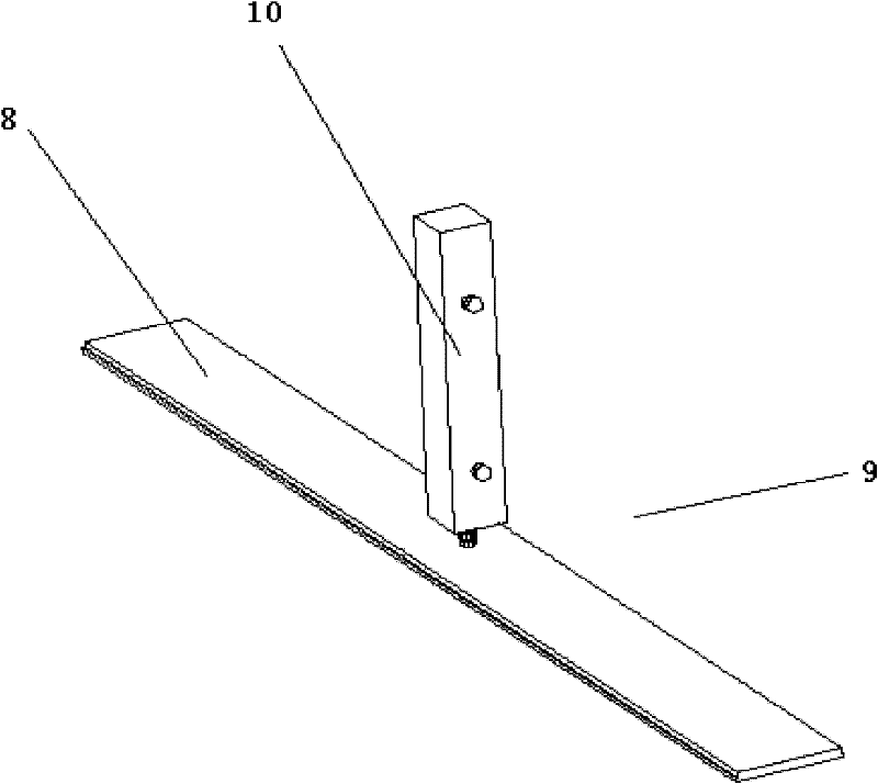 Semi-automatic clipping device for solar energy packaging material