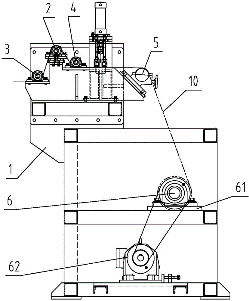 Winding tension adjustment device in traction winder