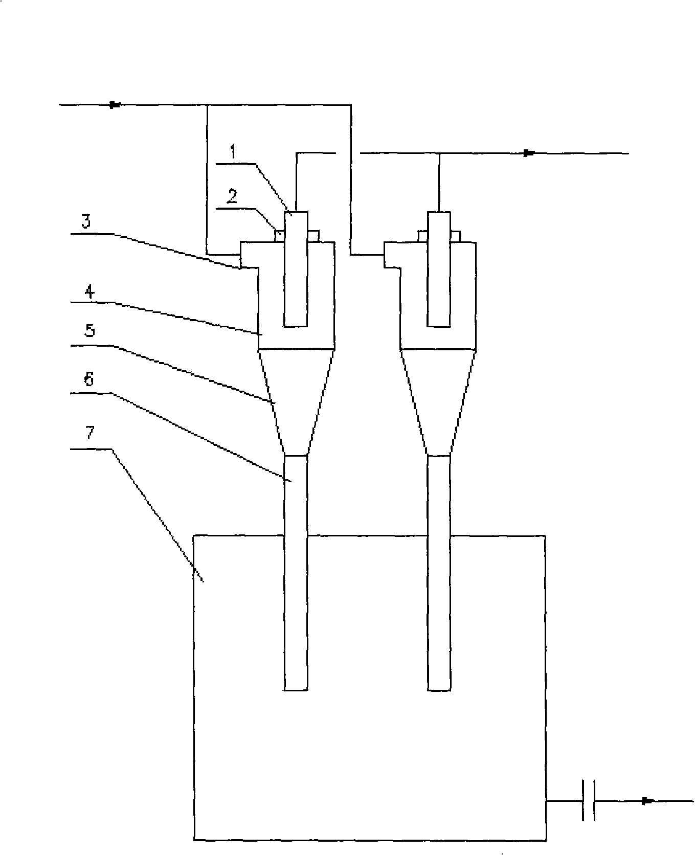 Crude oil dehydration method organically combining electric field and swirling flow field