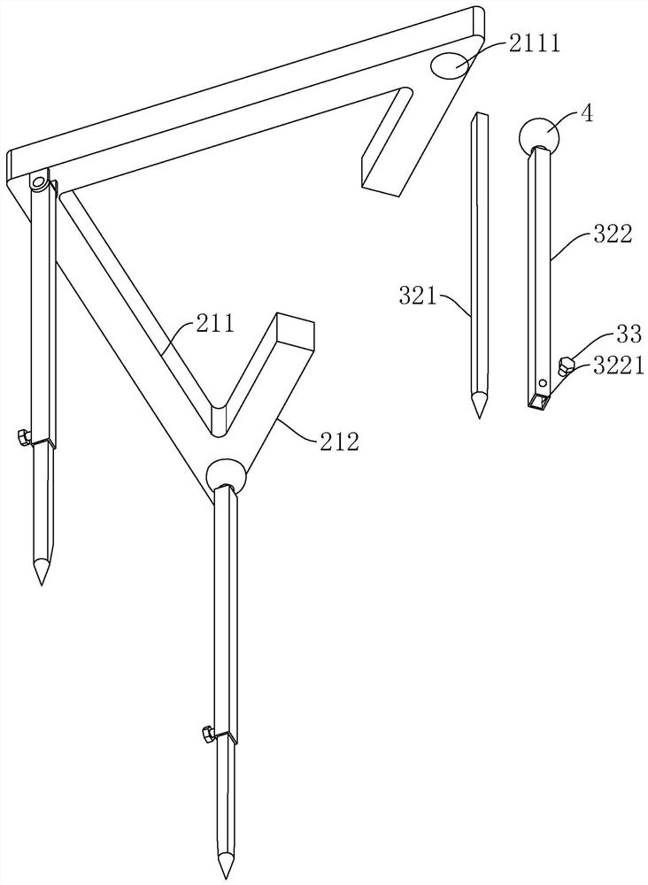 Centering device for installing high-strain sensor and using method