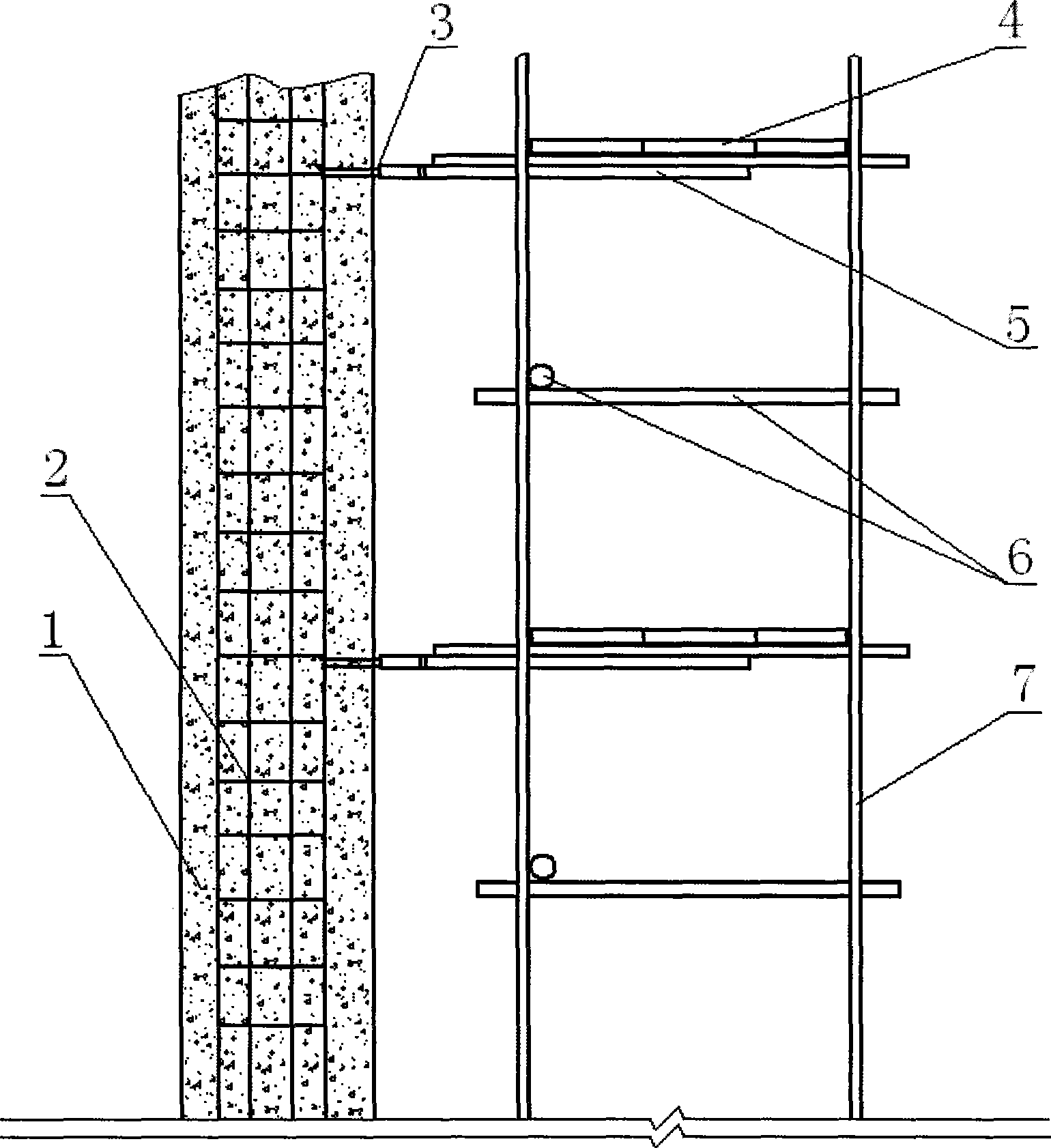 Wall connector of scaffold and its construction method of buckling member type steel pipe scaffold