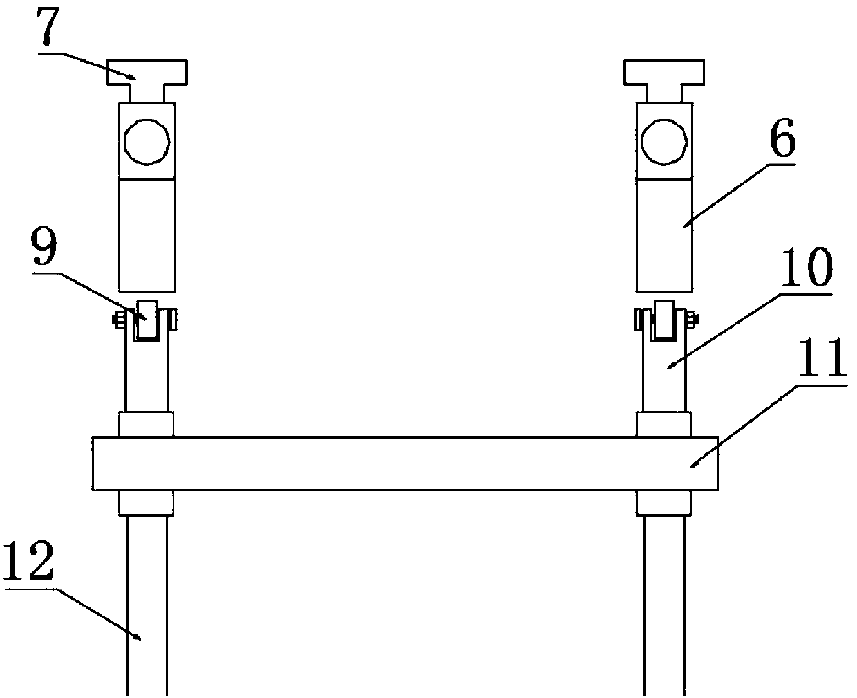 Agricultural fertilizer crushing and stirring device