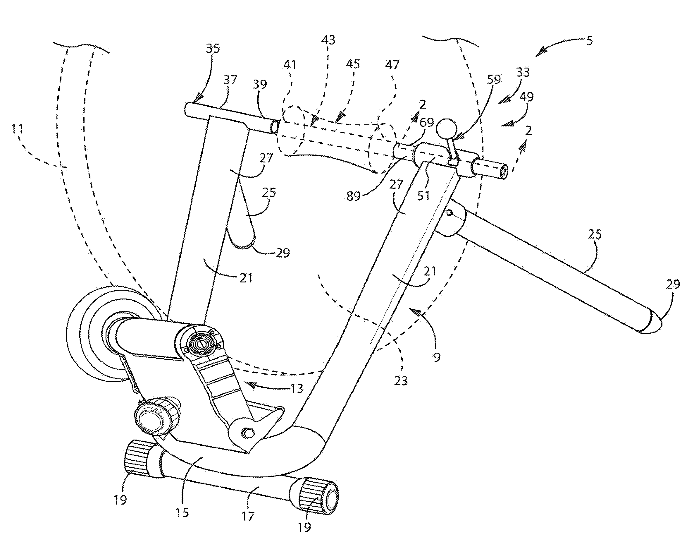 Self-adjusting skewer clamp for a bicycle trainer