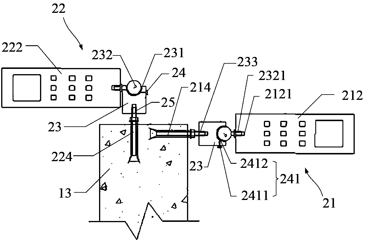 Measuring device and measuring method for layering horizontal displacement of base pit enclosing structure