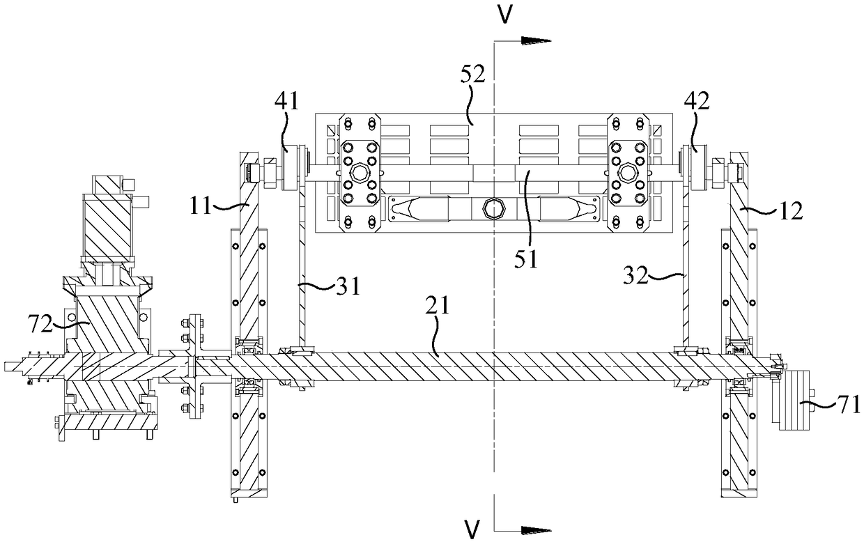 Product transfer mechanism and automatic paper-model molding machine