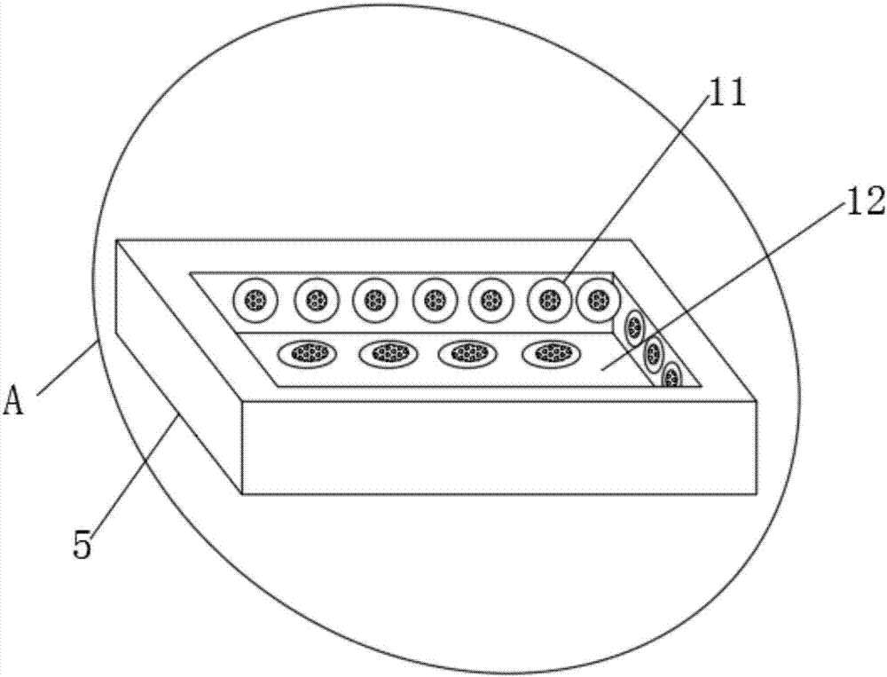 Paint spraying device for wooden door production