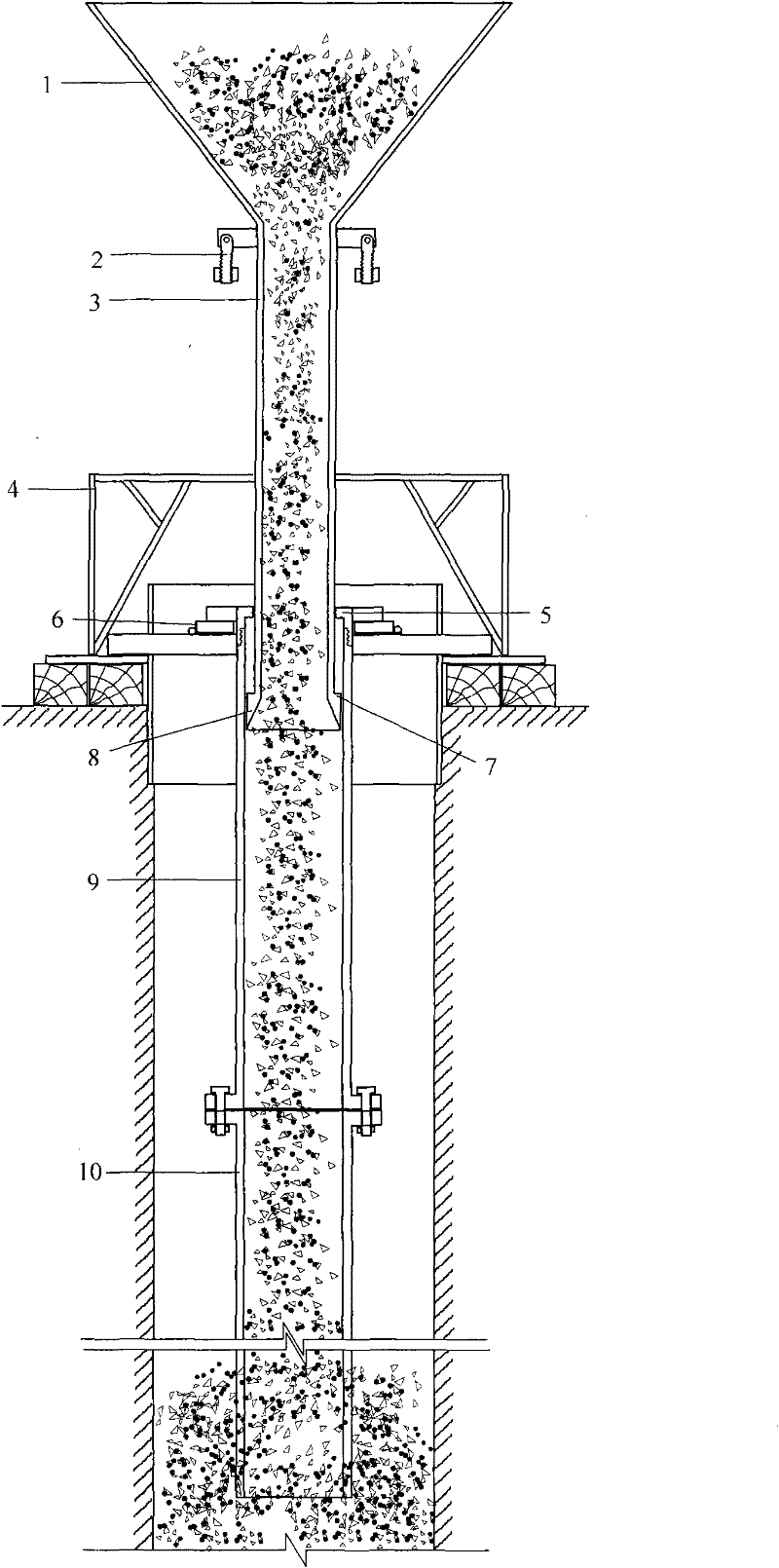 Feeding device of pouring pile underwater concrete and pouring method thereof