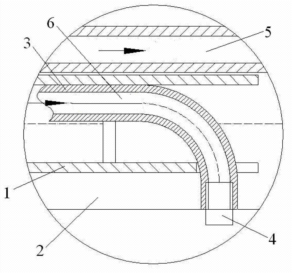 Scale removing device for heat exchange pipe