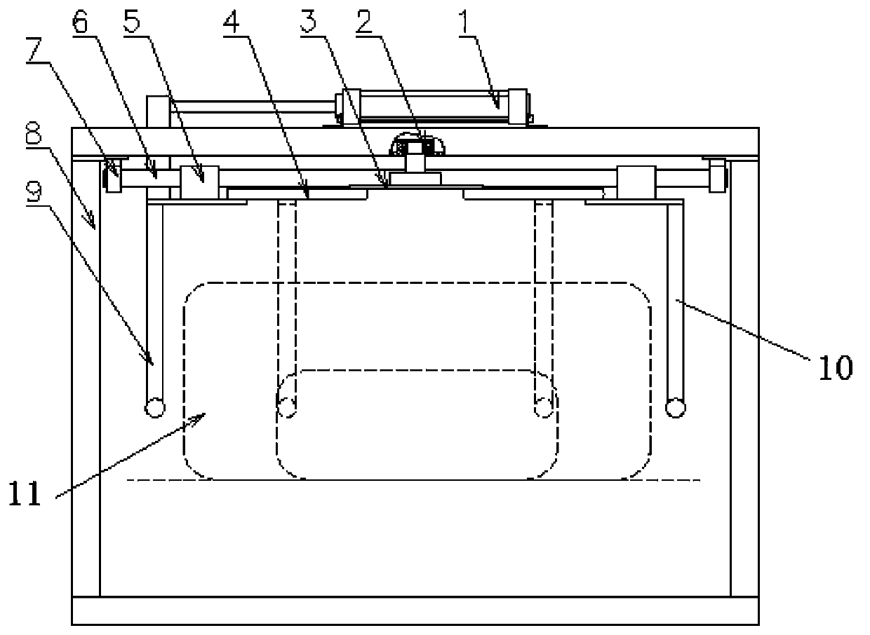 Mechanical centering device for tire conveying line