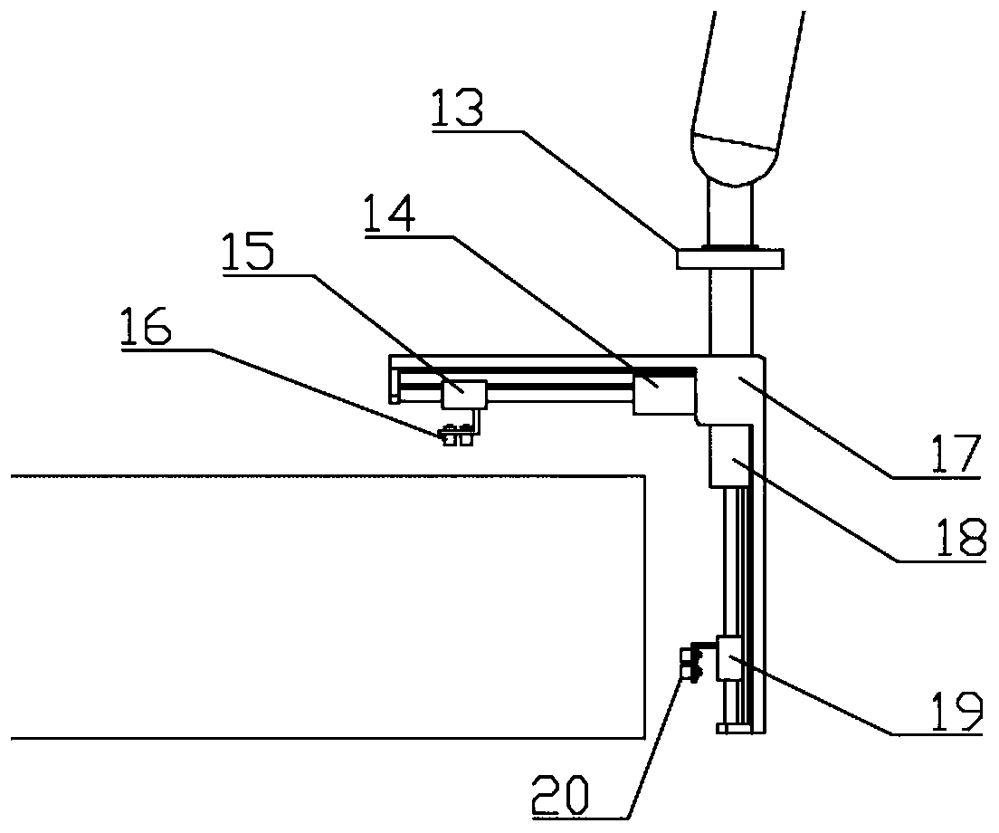 Track type ultrasonic detecting device for large ring member and ring member detecting method