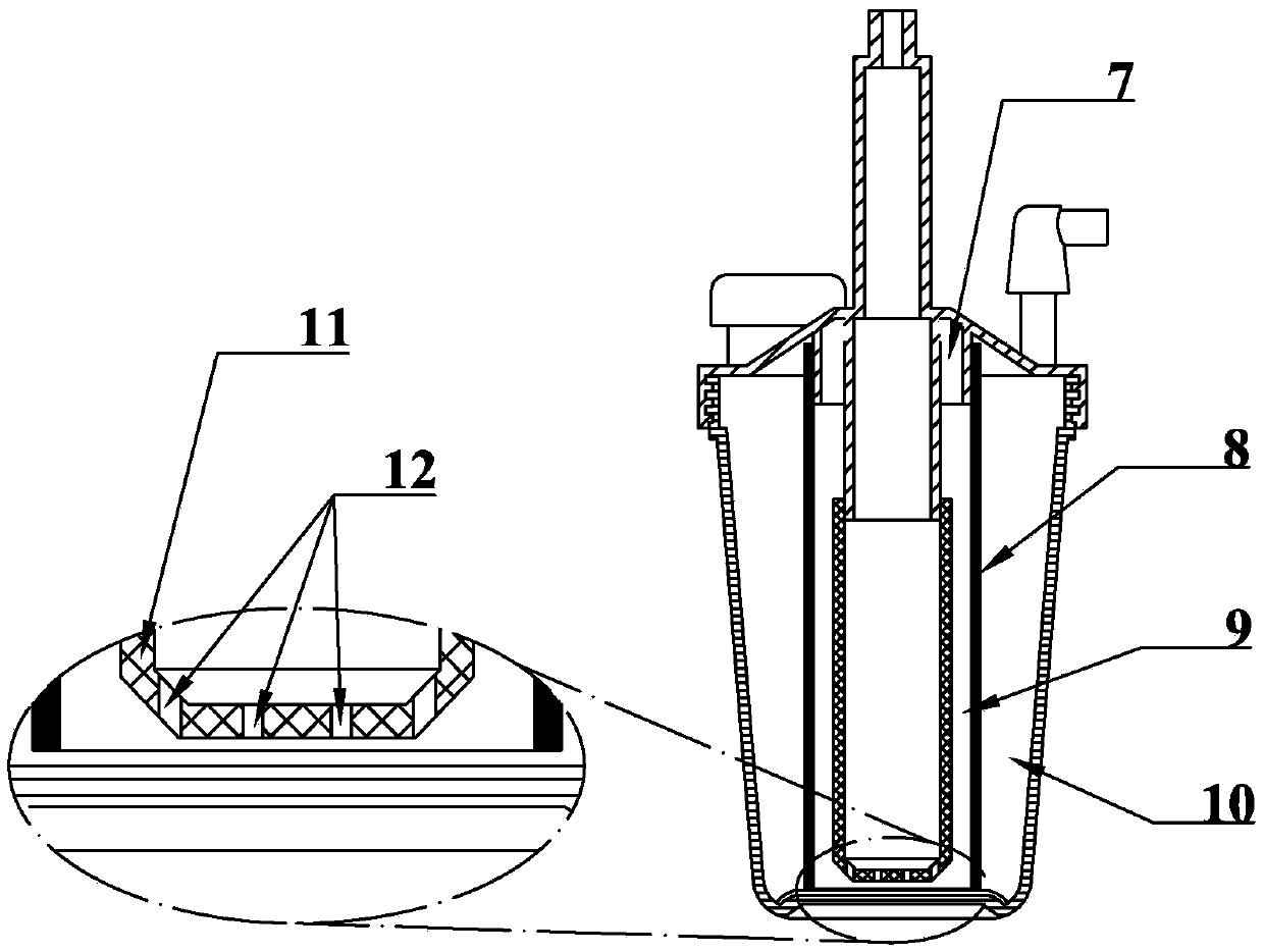 Humidifying bottle enabling oxygen to be sufficiently humidified