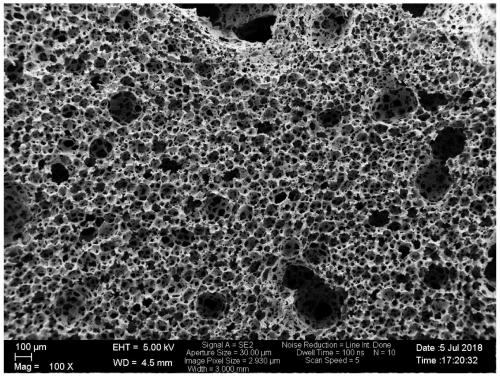 A method for preparing foamed ceramics with connected pore walls by using hollow microspheres