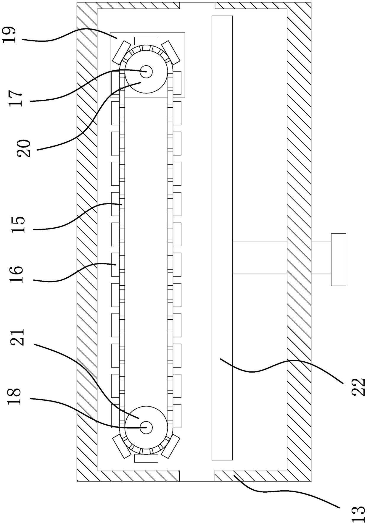 Automatic assembly device for luggage connecting piece