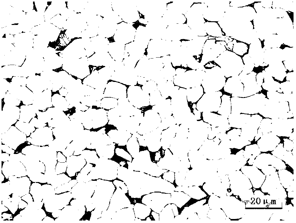 Manufacturing method for easily pickled steel with low yield ratio by thin slab casting and rolling